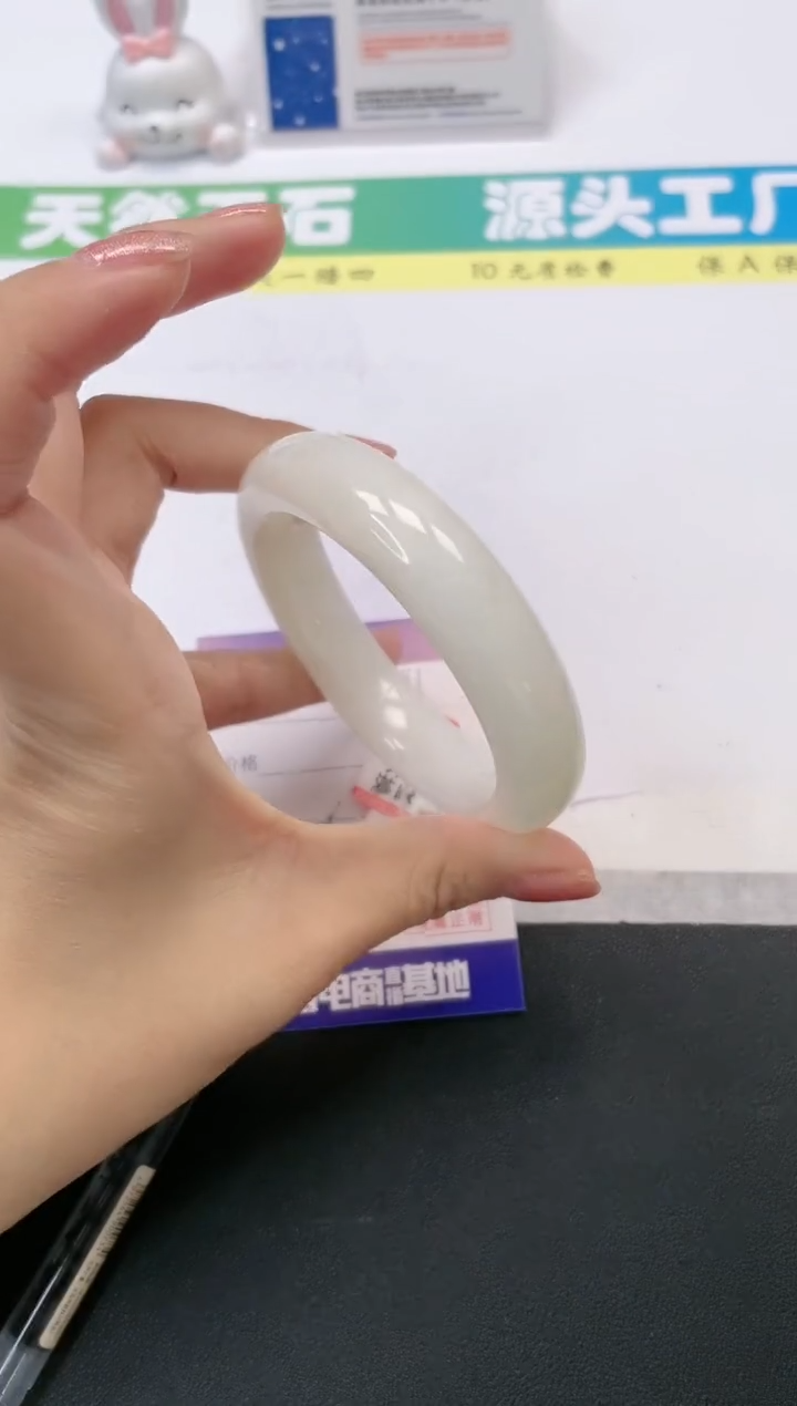 【闪购商品】和田玉手镯未镶嵌61-58