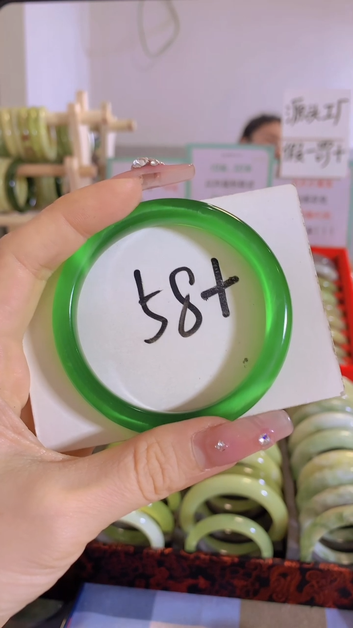 蛇纹石玉未镶嵌手镯开播福利18猫眼