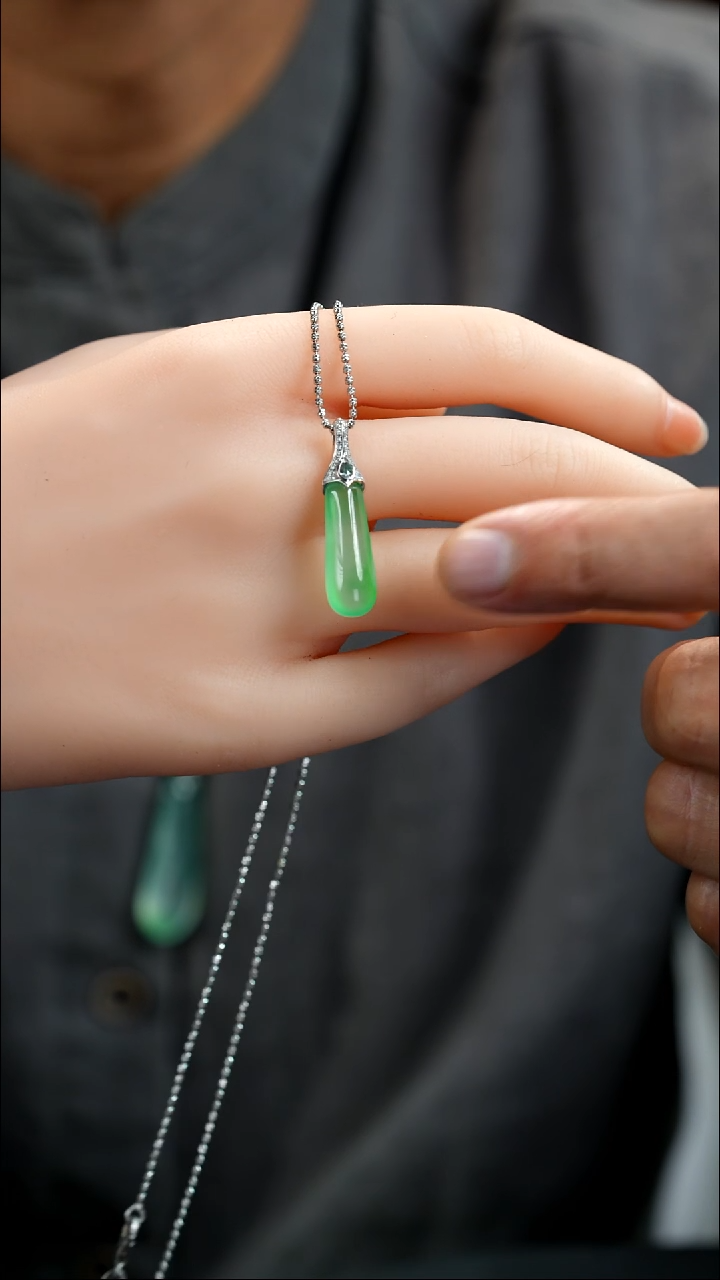 颈饰18K金镶嵌翡翠332·