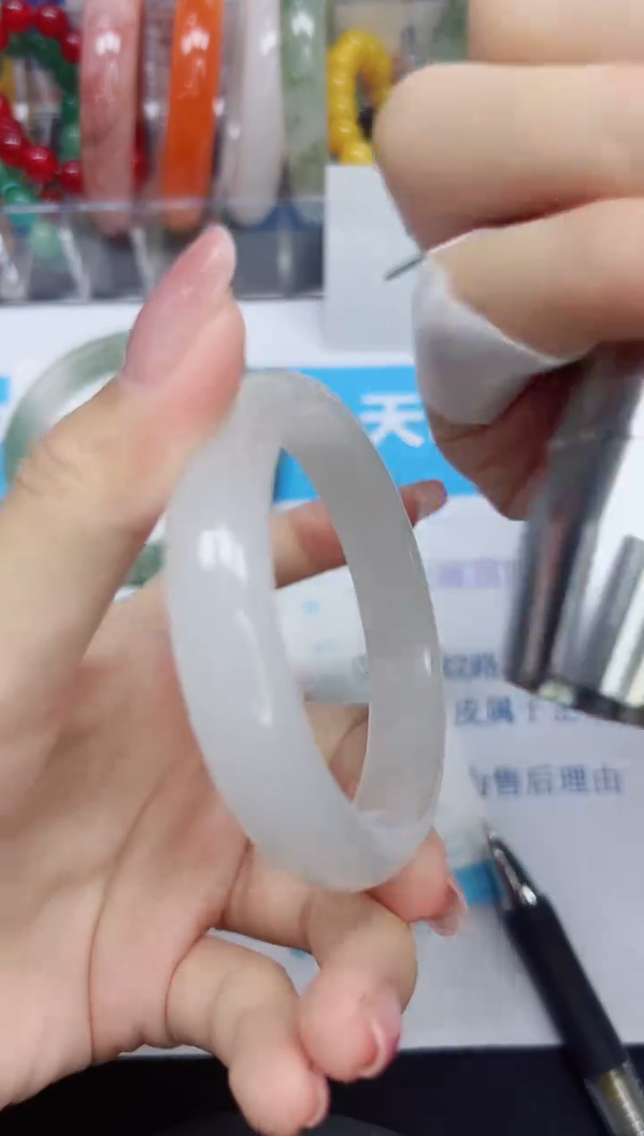 石英质玉手镯未镶嵌37/52