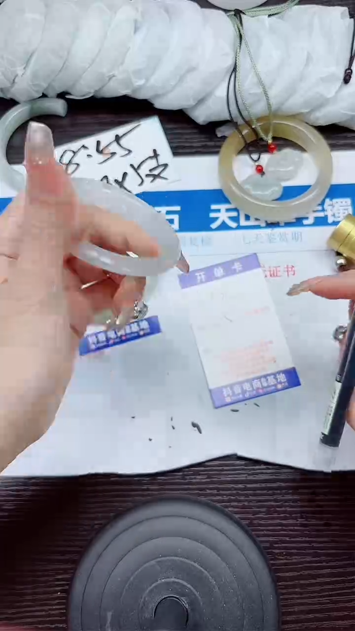石英质玉手镯未镶嵌A131-50.51