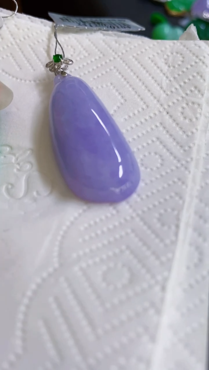 颈饰18K金镶嵌翡翠瓜