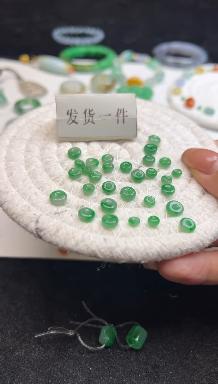 未镶嵌定制翡翠多样性发货一件绿扣120+12