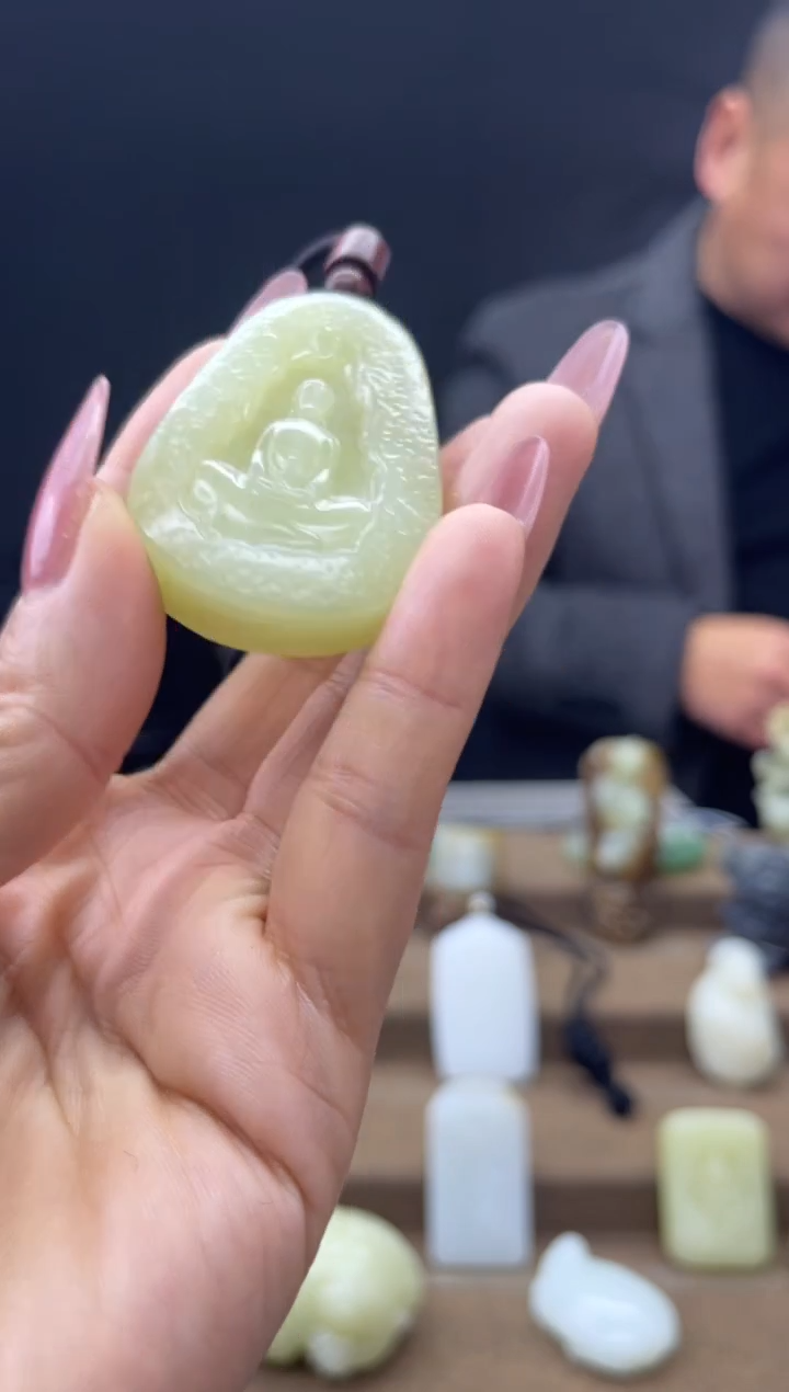 颈饰未镶嵌和田玉1