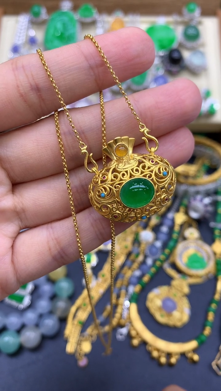 颈饰18K金镶嵌翡翠643-中国好珍宝