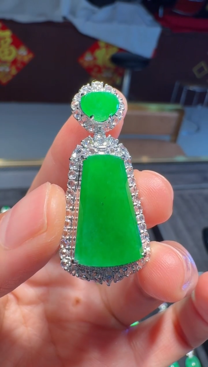 【闪购商品】翡翠吊坠(不含链)18K金镶嵌冰阳绿方牌
