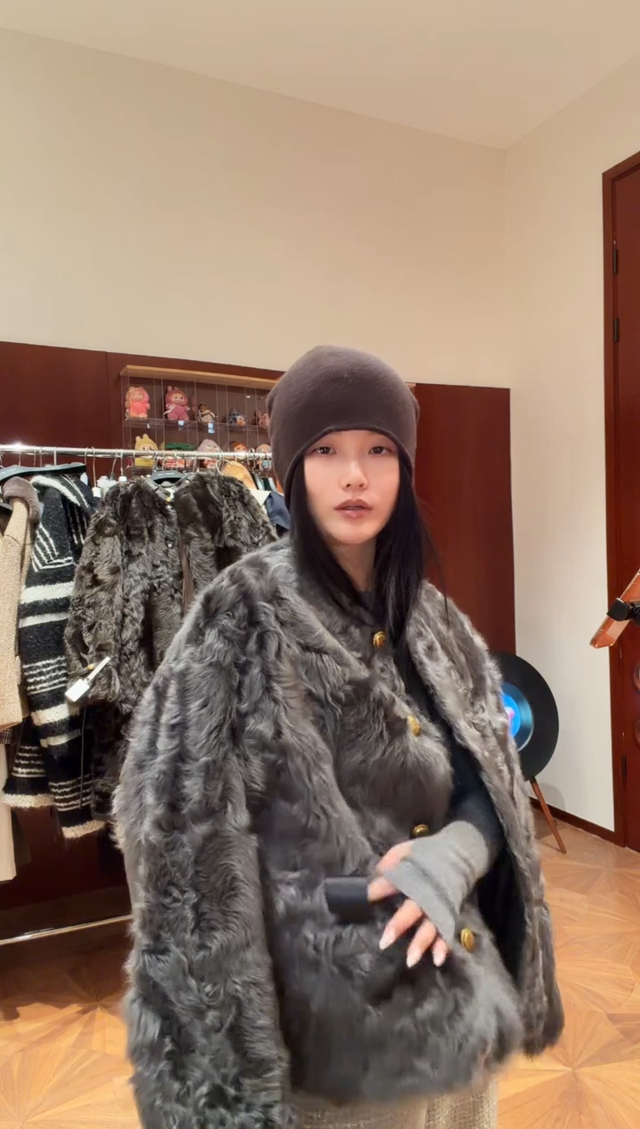 图片款灰色小湖羊短外套 m均码