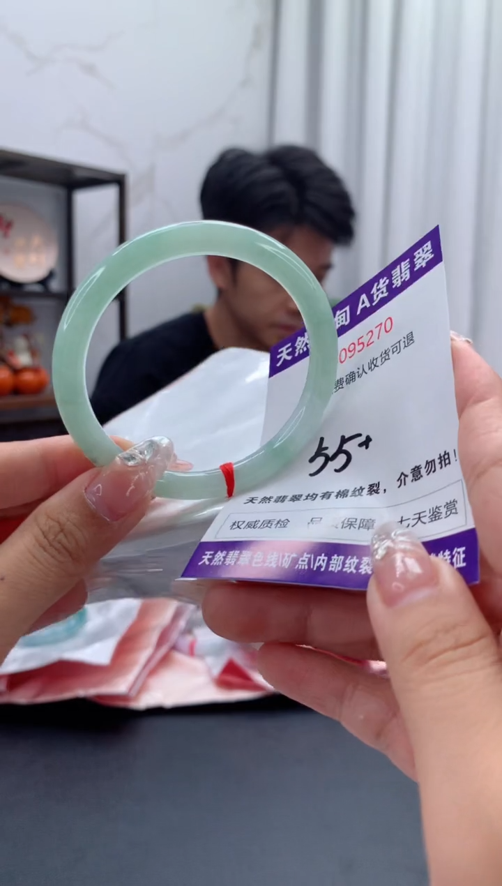 未镶嵌手镯翡翠有纹，完美者勿拍