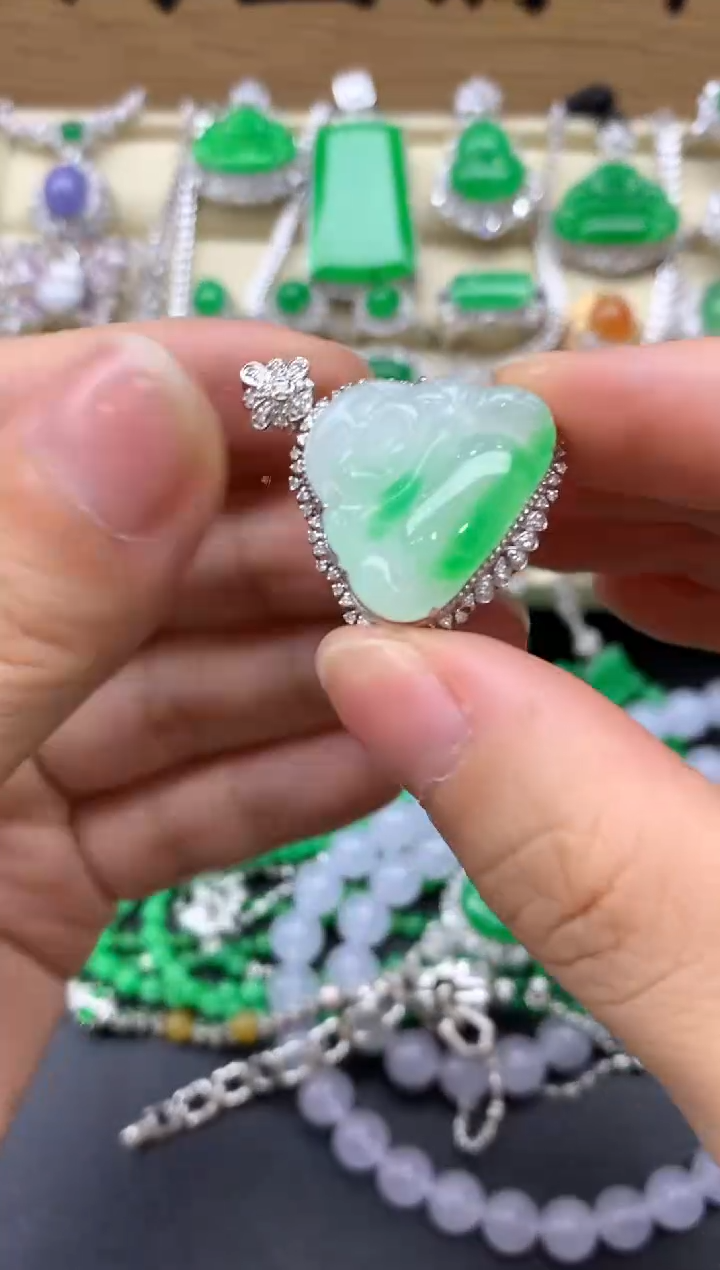 翡翠18K金镶嵌颈饰549-中国好珍宝