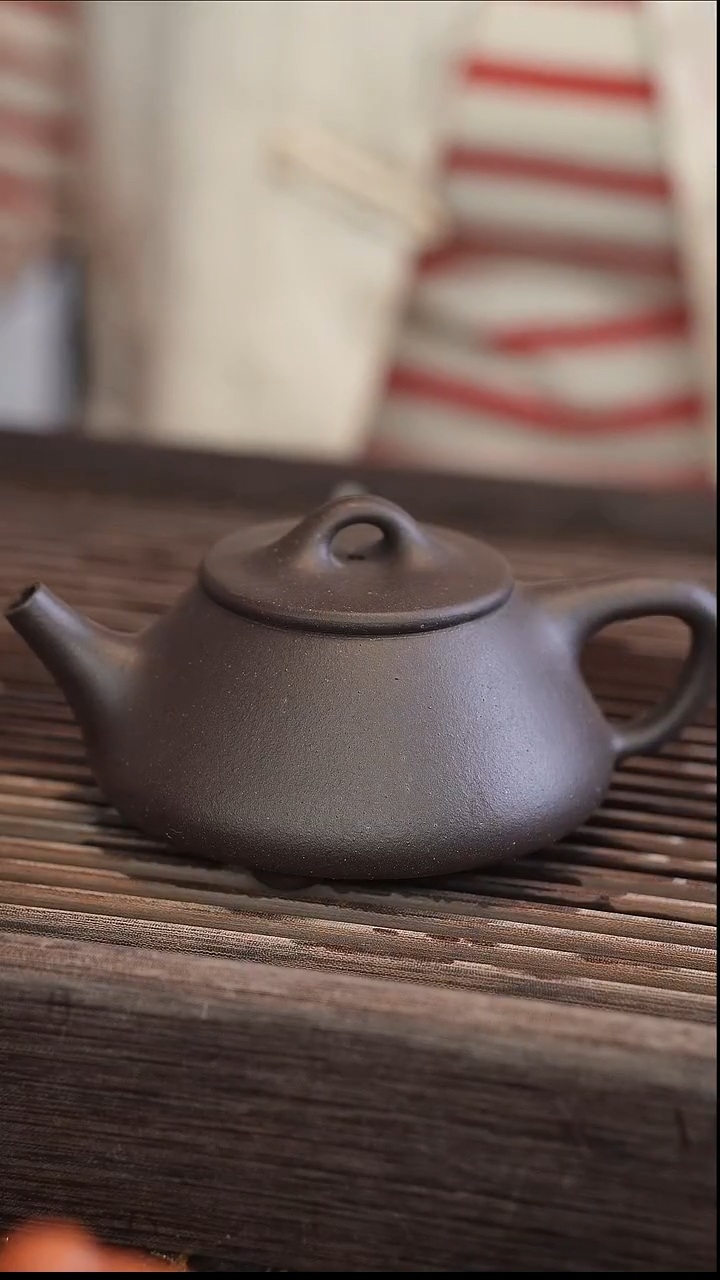 茶壶紫砂石瓢 黑金砂 半手工 180cc