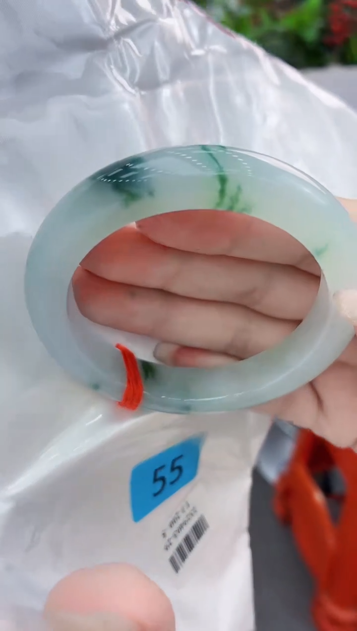 翡翠手镯未镶嵌翡翠手镯