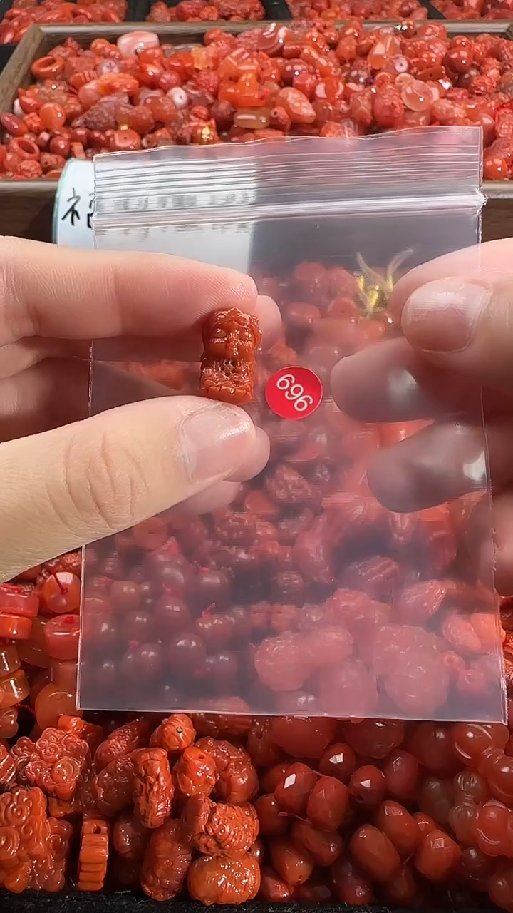 颈饰未镶嵌南红玛瑙1