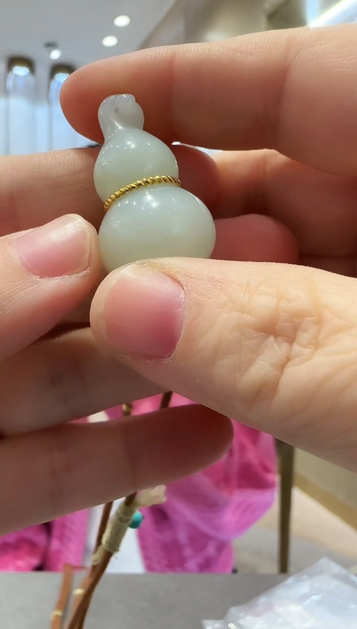 颈饰14K金镶嵌和田玉比****豆【6】