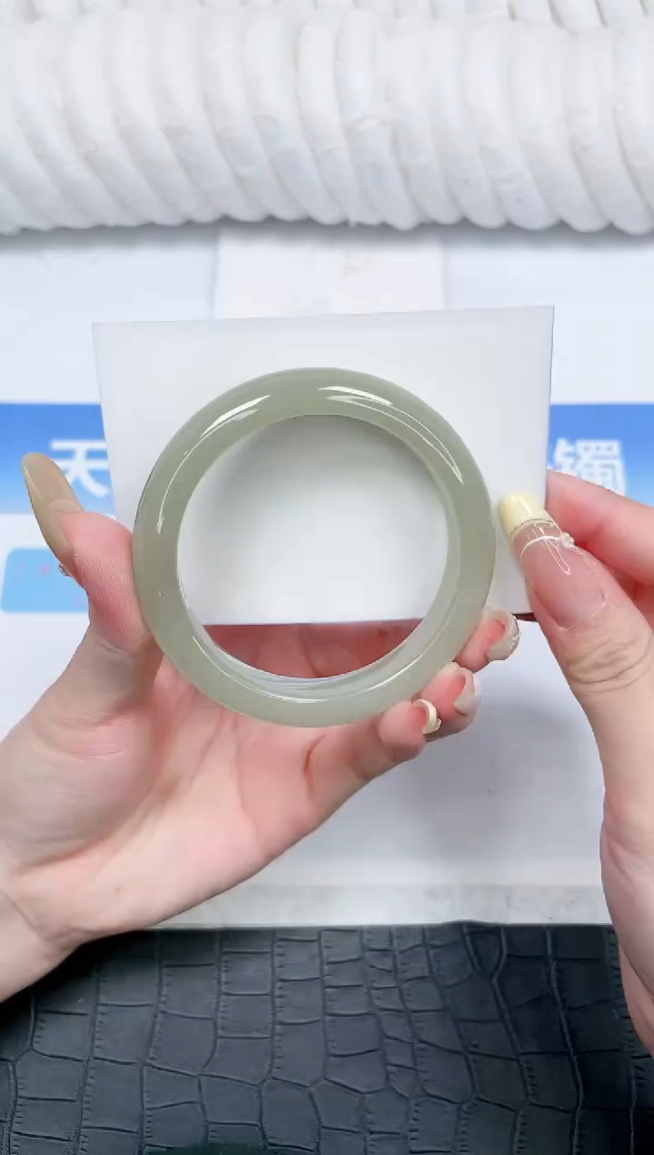 石英质玉手镯未镶嵌86-54.5