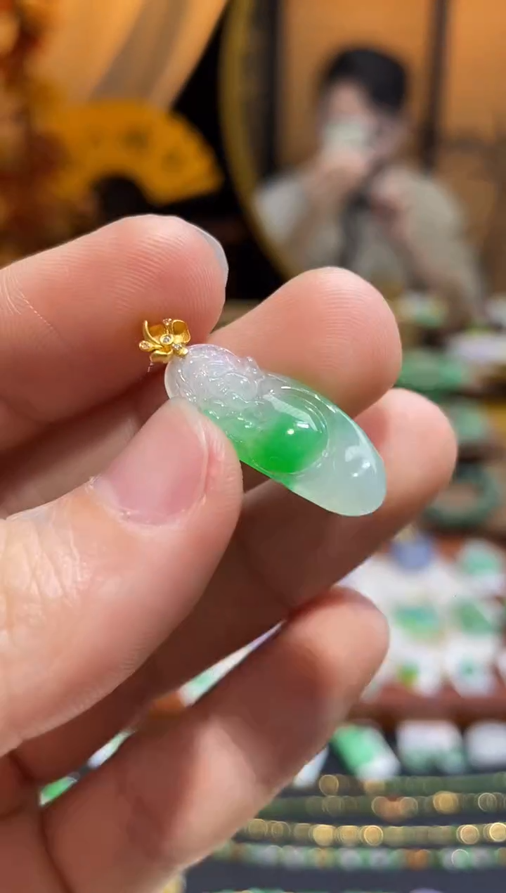 颈饰18K金镶嵌翡翠财神