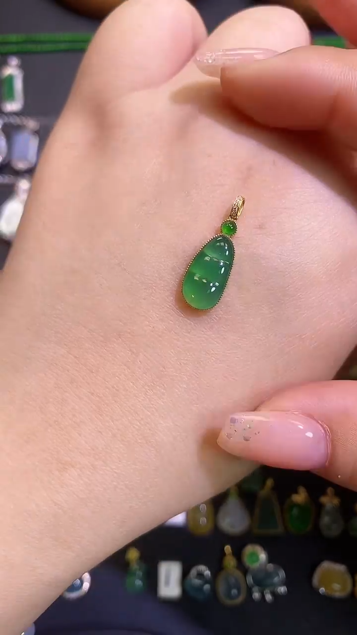 翡翠18K金镶嵌吊坠(不含链)1