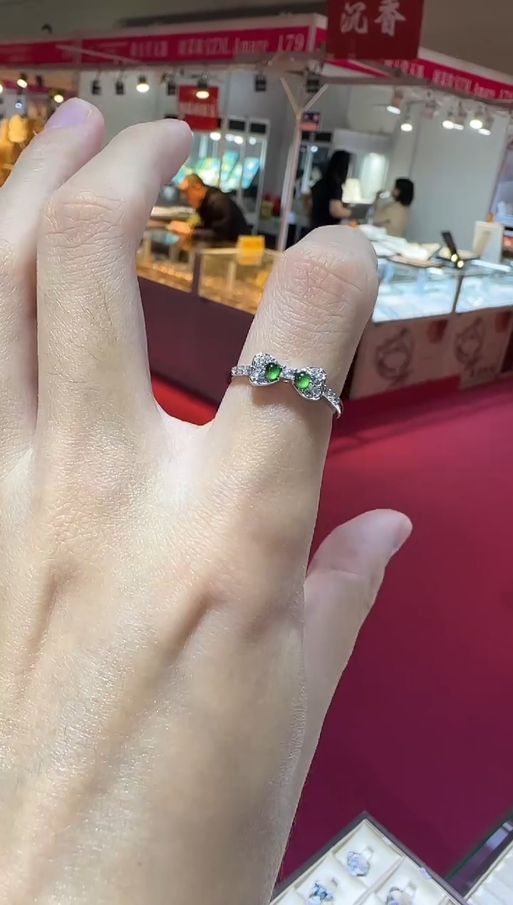 银S925镶嵌戒指翡翠蝴蝶结天然A货精致款
