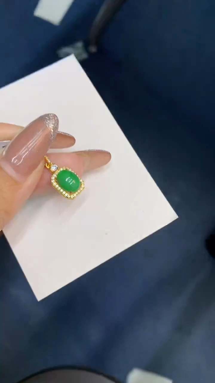 颈饰未镶嵌翡翠1