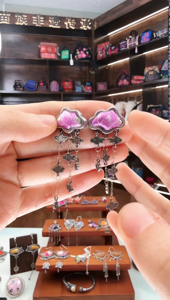 【闪购商品】织绣173蚩梦苗族古绣