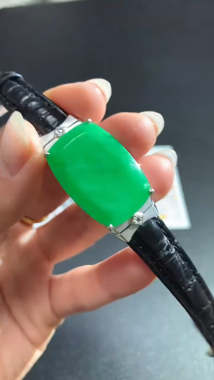 【闪购商品】翡翠吊坠(不含链)18K金镶嵌无事牌不退不换|