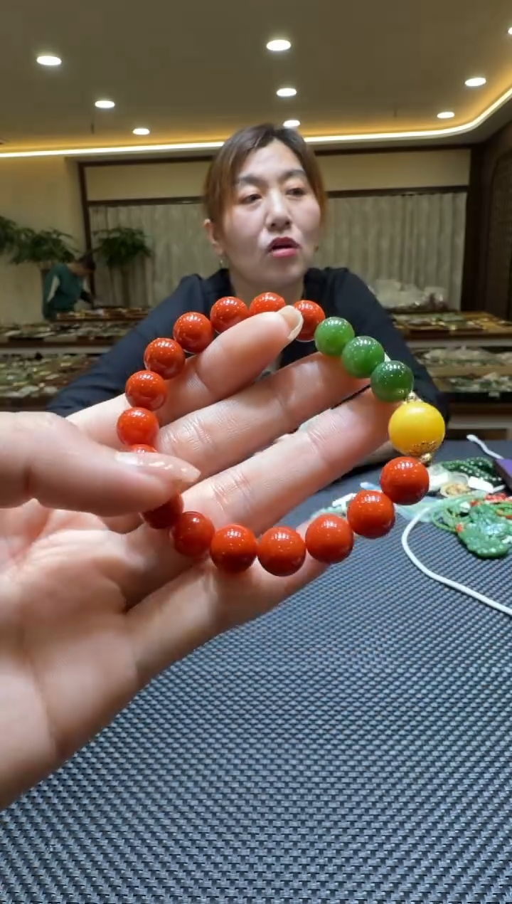 颈饰未镶嵌南红玛瑙手串