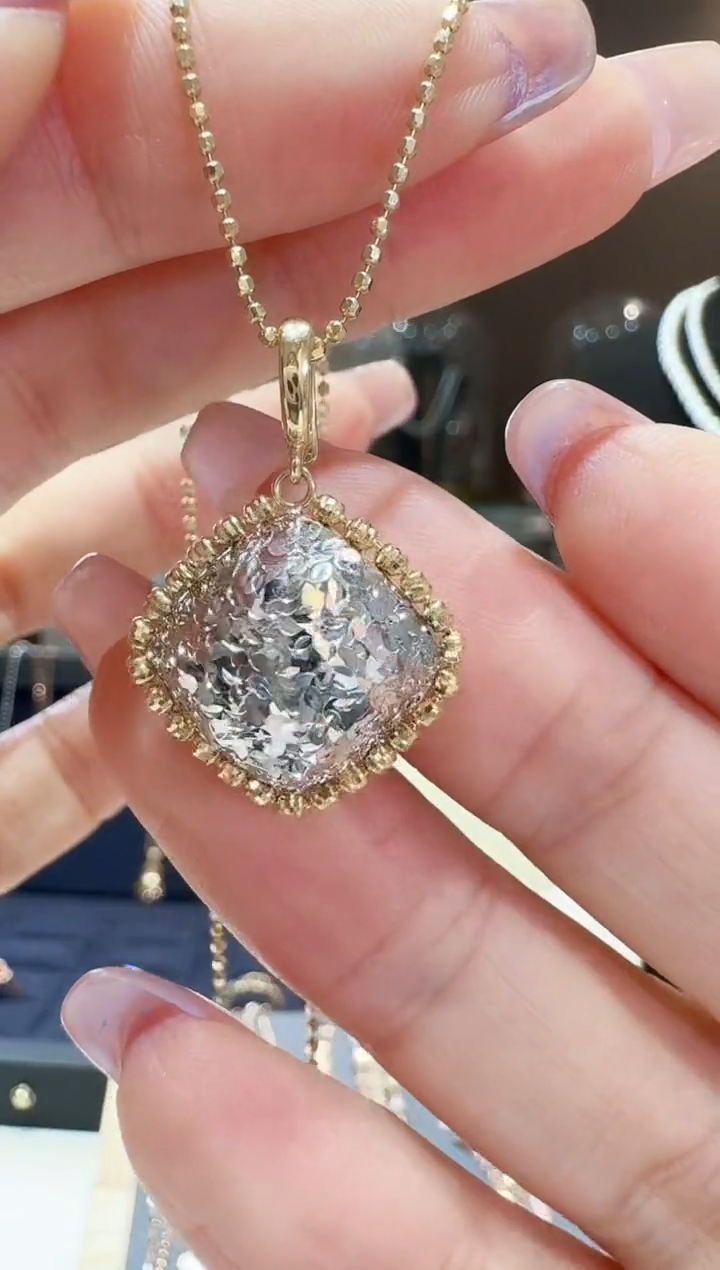 【闪购商品】18K金吊坠(不含链)2.5车花方形双色单吊坠不含链