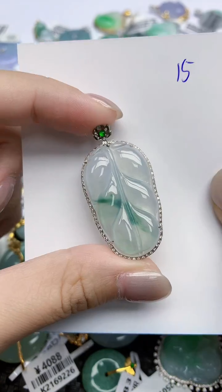 【闪购商品】翡翠颈饰18K金镶嵌天然翡翠A货