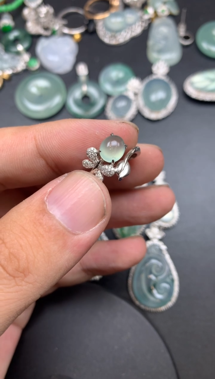 颈饰18K金镶嵌翡翠开***天自营商品不退不换