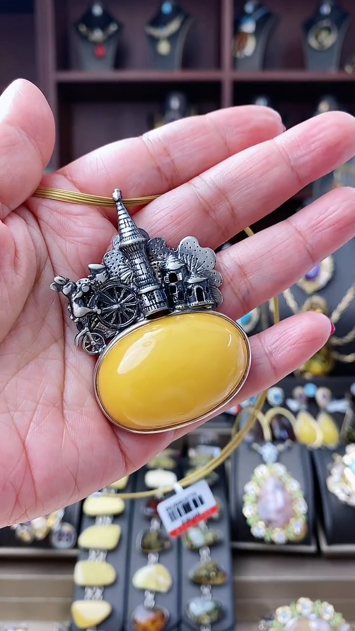 【闪购商品】琥珀颈饰银S925镶嵌吊坠