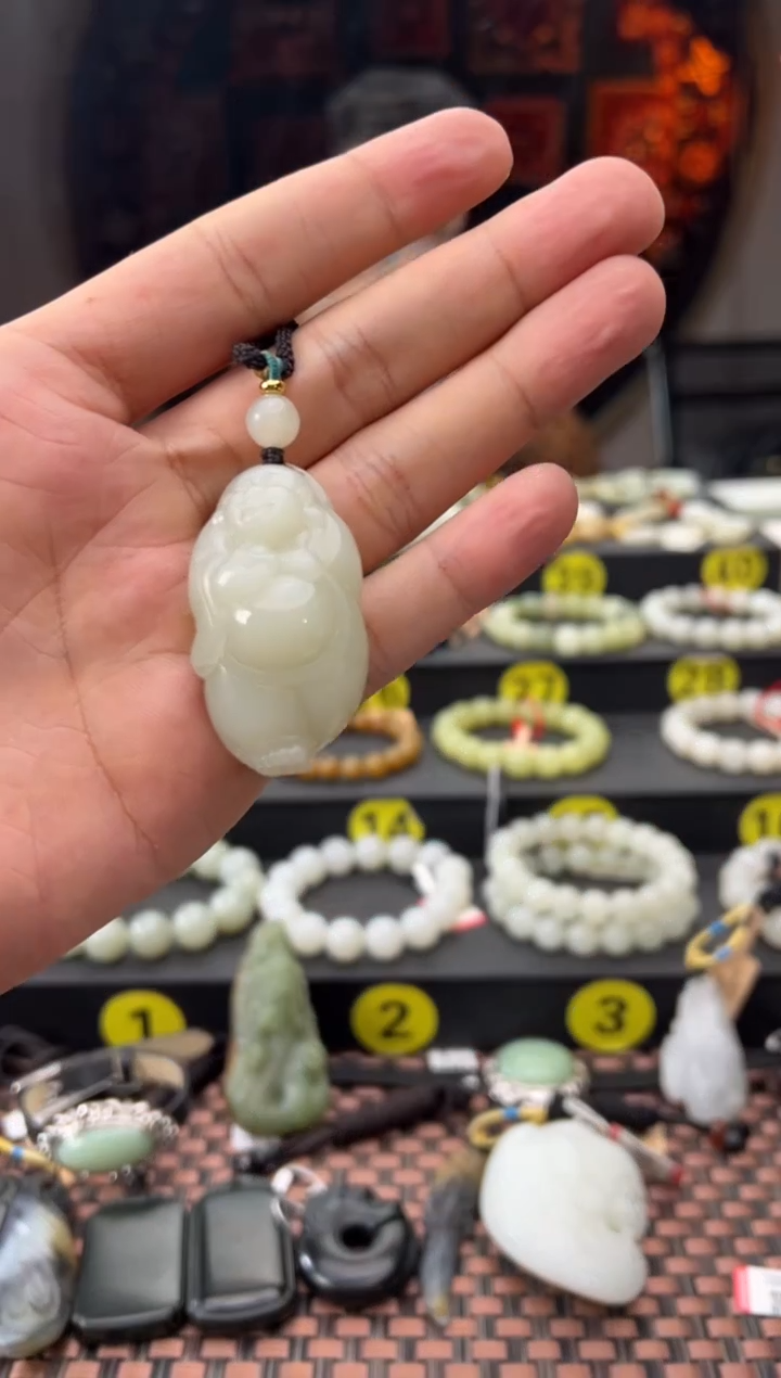 吊坠(赠链)未镶嵌和田玉迪克兰佛公吊坠