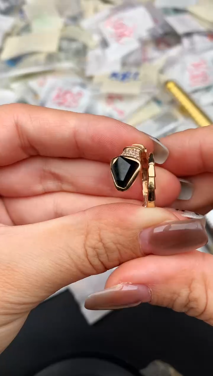 18K金镶嵌挂件翡翠—