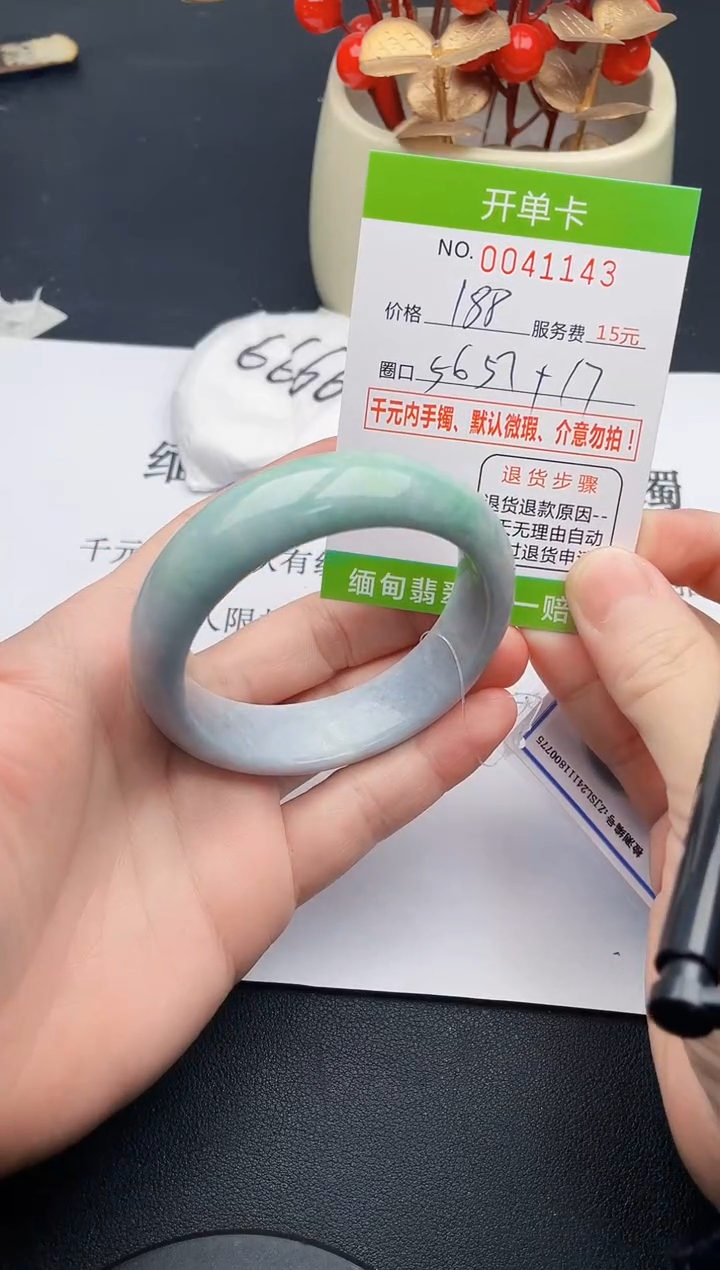 【闪购商品】43女王丽致优雅手镯时尚百搭0