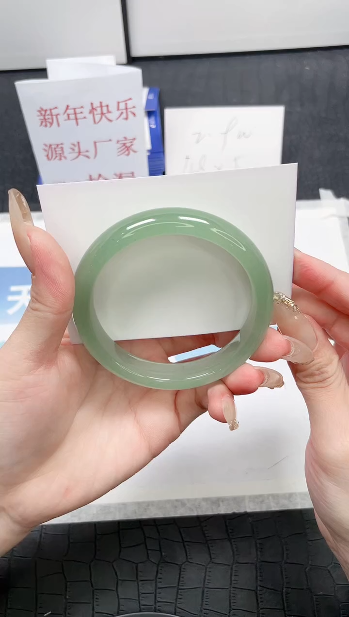 【闪购商品】石英质玉手镯未镶嵌T267-60.5