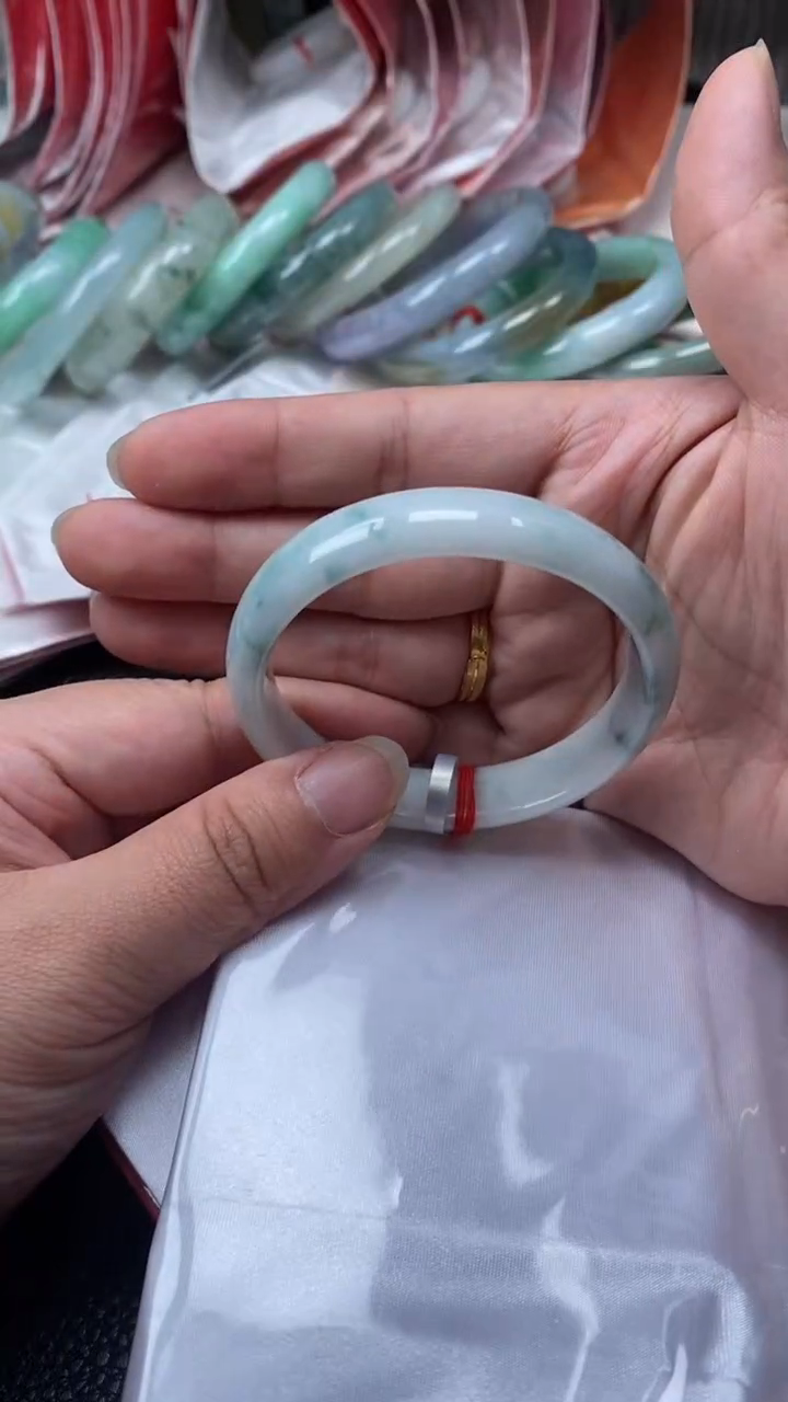 【闪购商品】翡翠手镯未镶嵌55.2贵妃