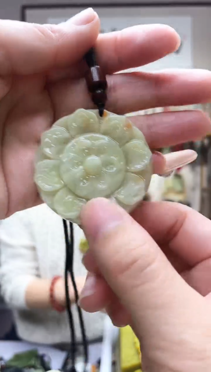 未镶嵌岫玉吊坠`