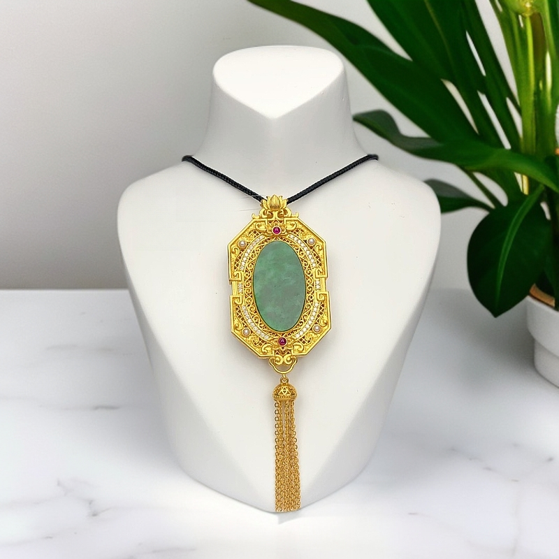 足金999 镜上花语吊坠古典，尊贵华丽、内敛高贵‌，绽放优雅光彩‌