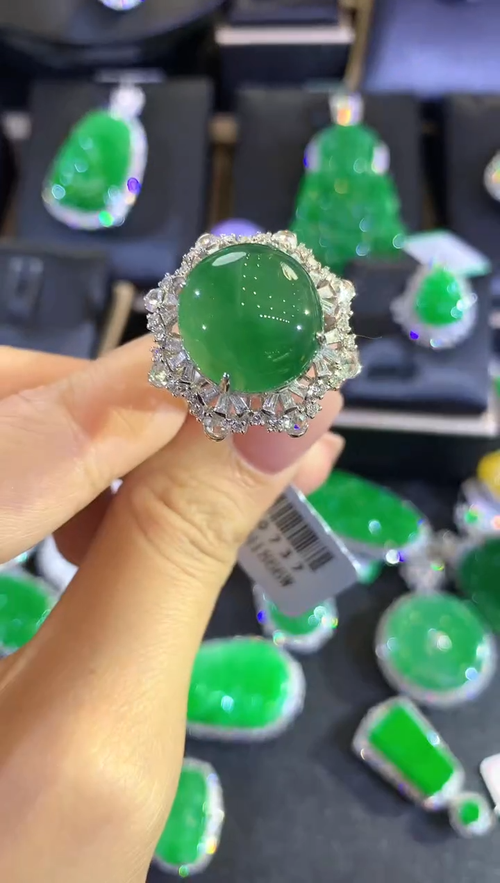 【闪购商品】翡翠戒指18K金镶嵌a279         