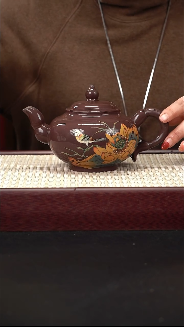 茶壶紫砂黑星土 泥绘 莲藕笑樱