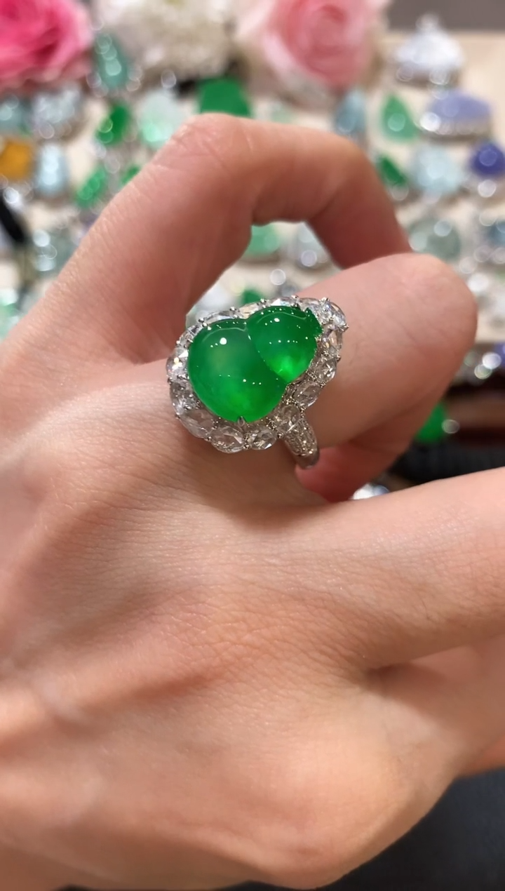 18K金镶嵌戒指翡翠狮*了v126  