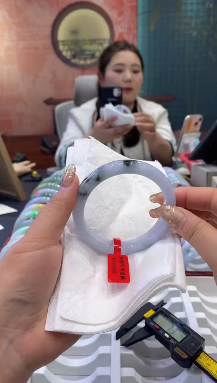 【闪购商品】翡翠手镯未镶嵌多人005432