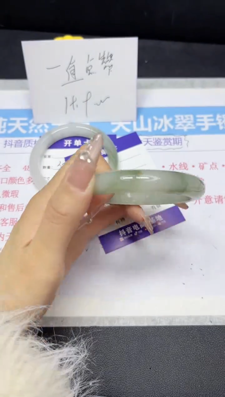 【闪购商品】石英质玉手镯未镶嵌340