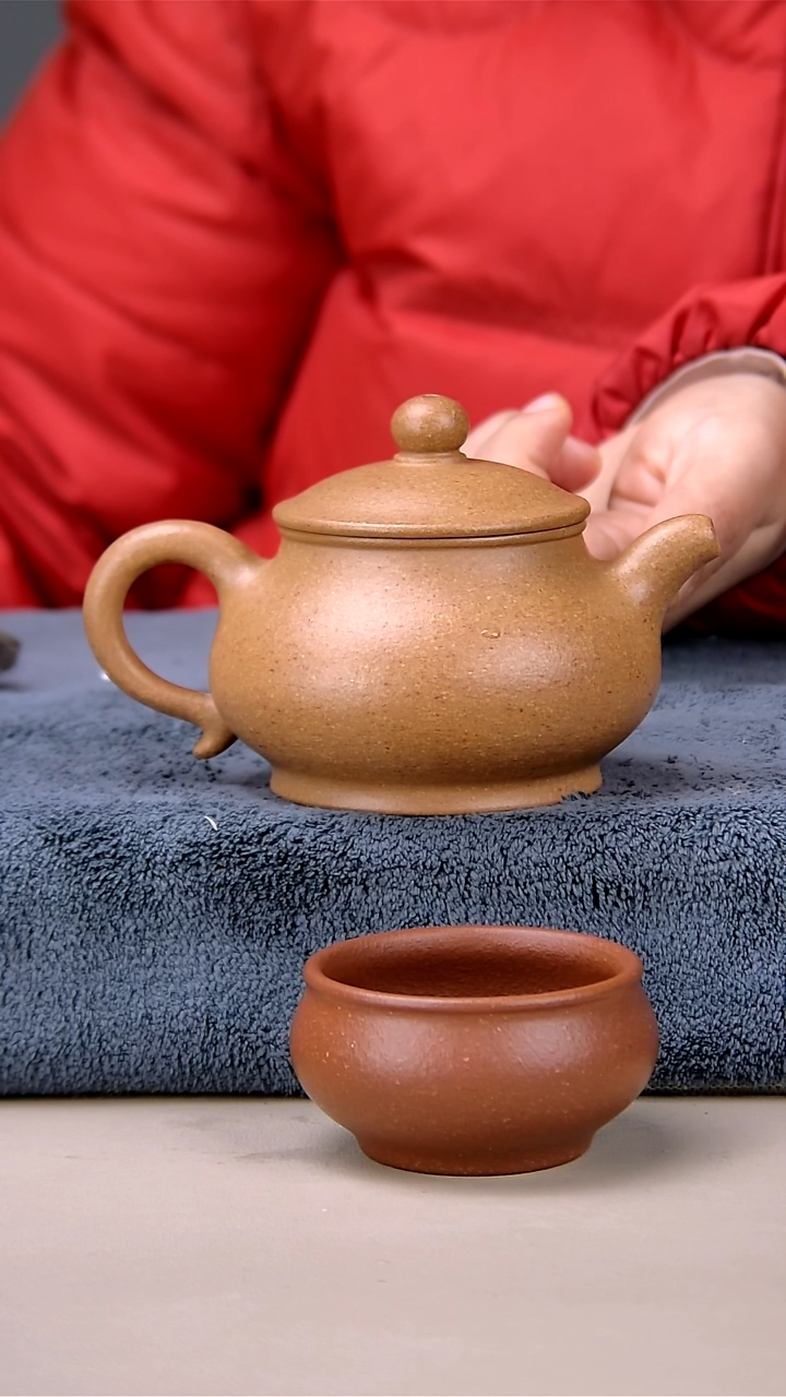 【闪购商品】紫砂茶壶180小潘梨皮黄段