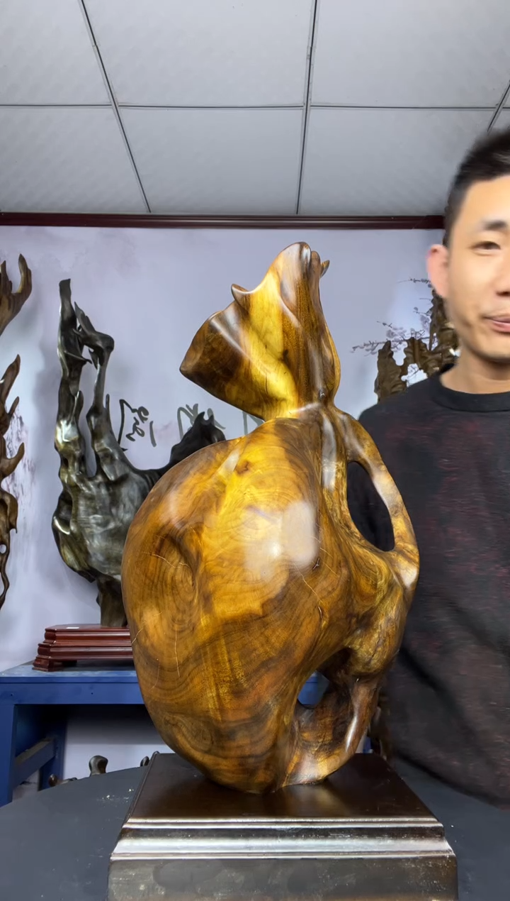 金丝楠木雕款大*哥金丝楠木工艺品摆件