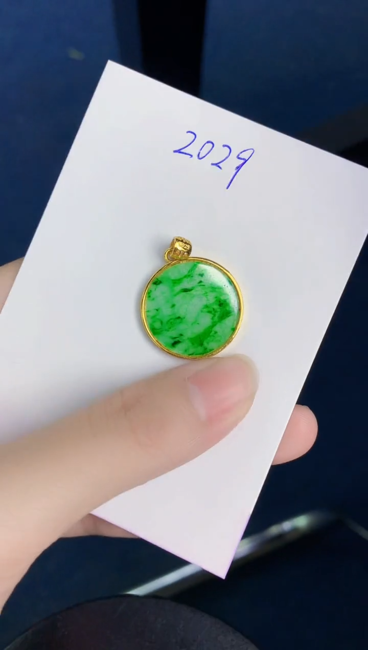 翡翠未镶嵌颈饰天然翡翠缅甸A货