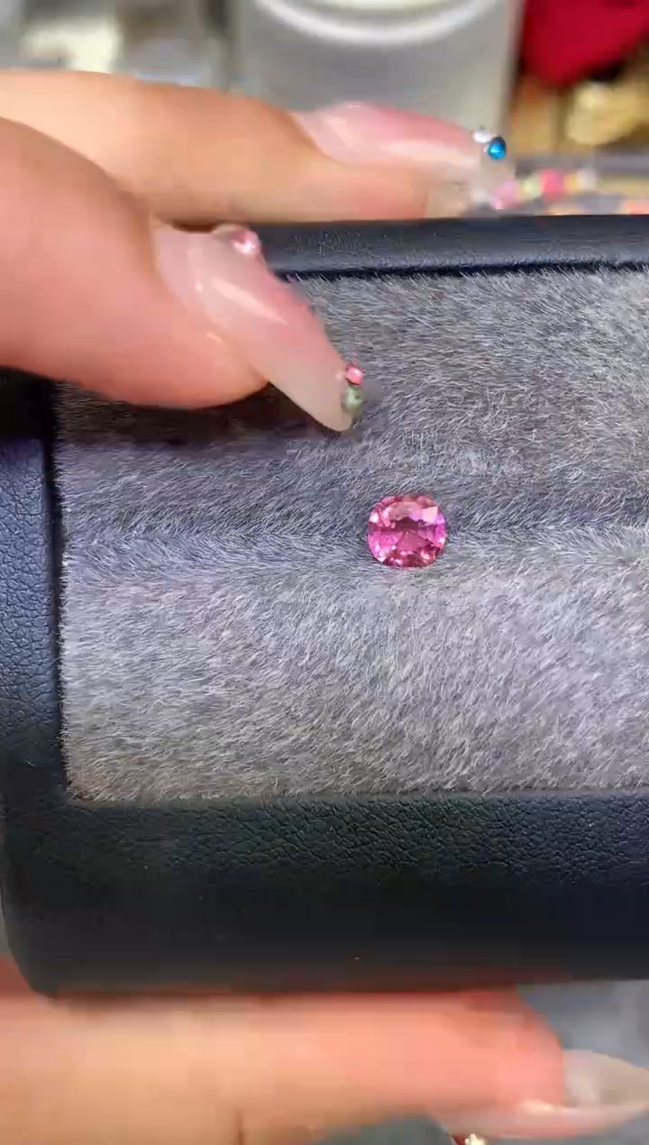 未镶嵌裸石定制尖晶石枕型 越南尖晶 0.76ct