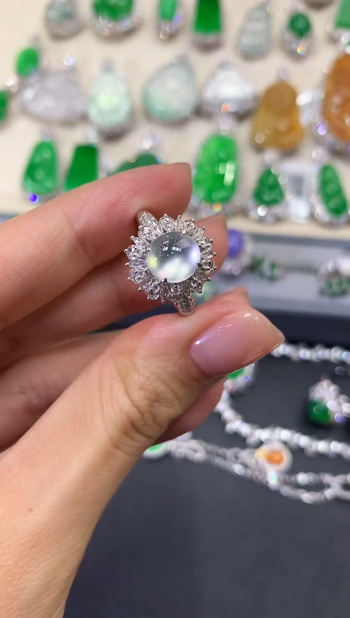 【闪购商品】翡翠18K金镶嵌戒指w56         