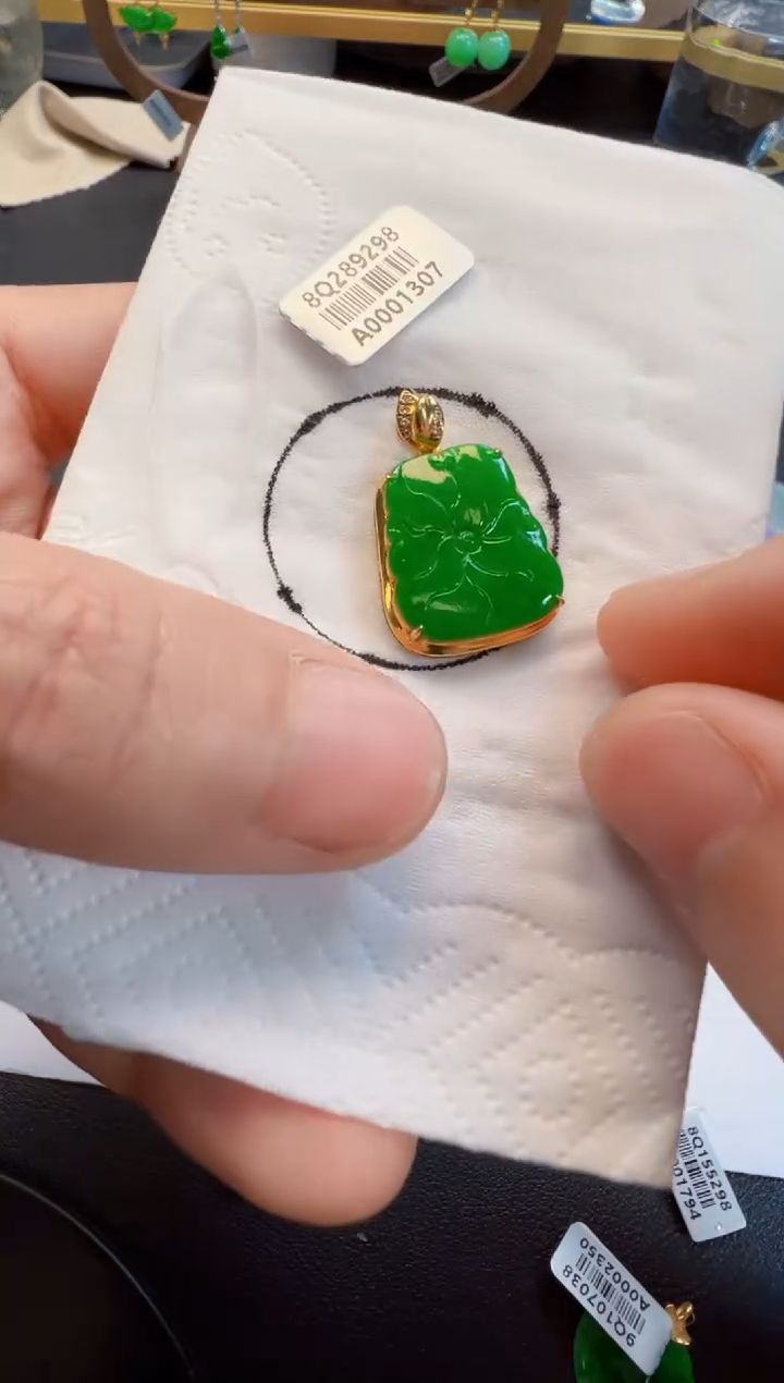 【闪购商品】翡翠吊坠(不含链)18K金镶嵌2980