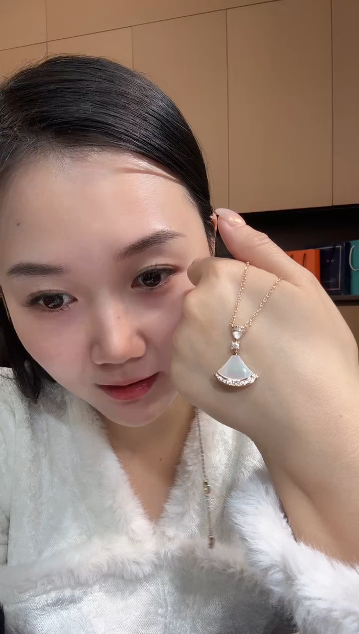 【闪购商品】钻石套链18K金镶嵌白色裙子ghj