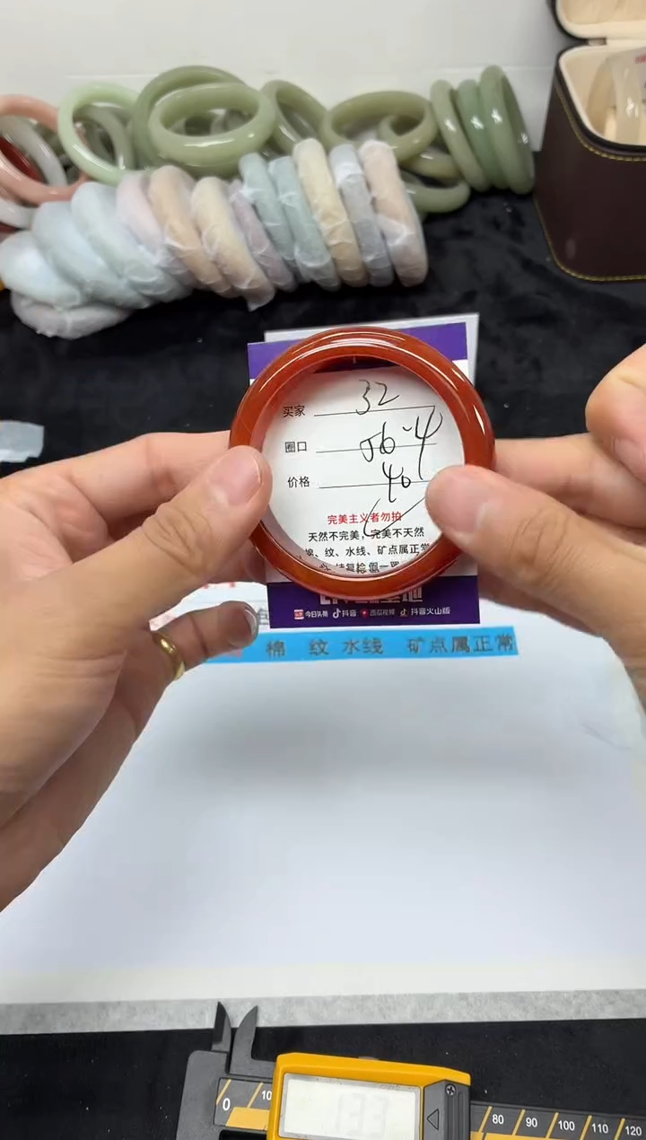 未镶嵌手镯石英质玉32