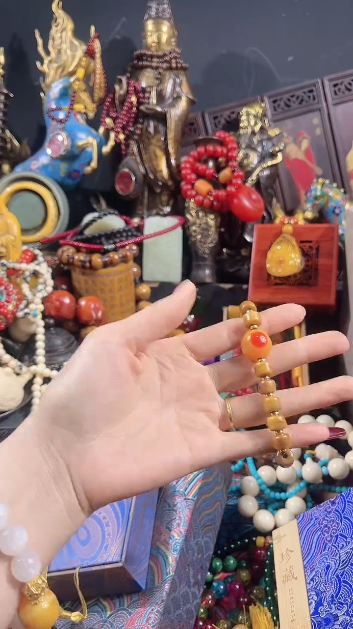 【闪购商品】蜜蜡手串未镶嵌【闪购商品】带红点蜜蜡手串69